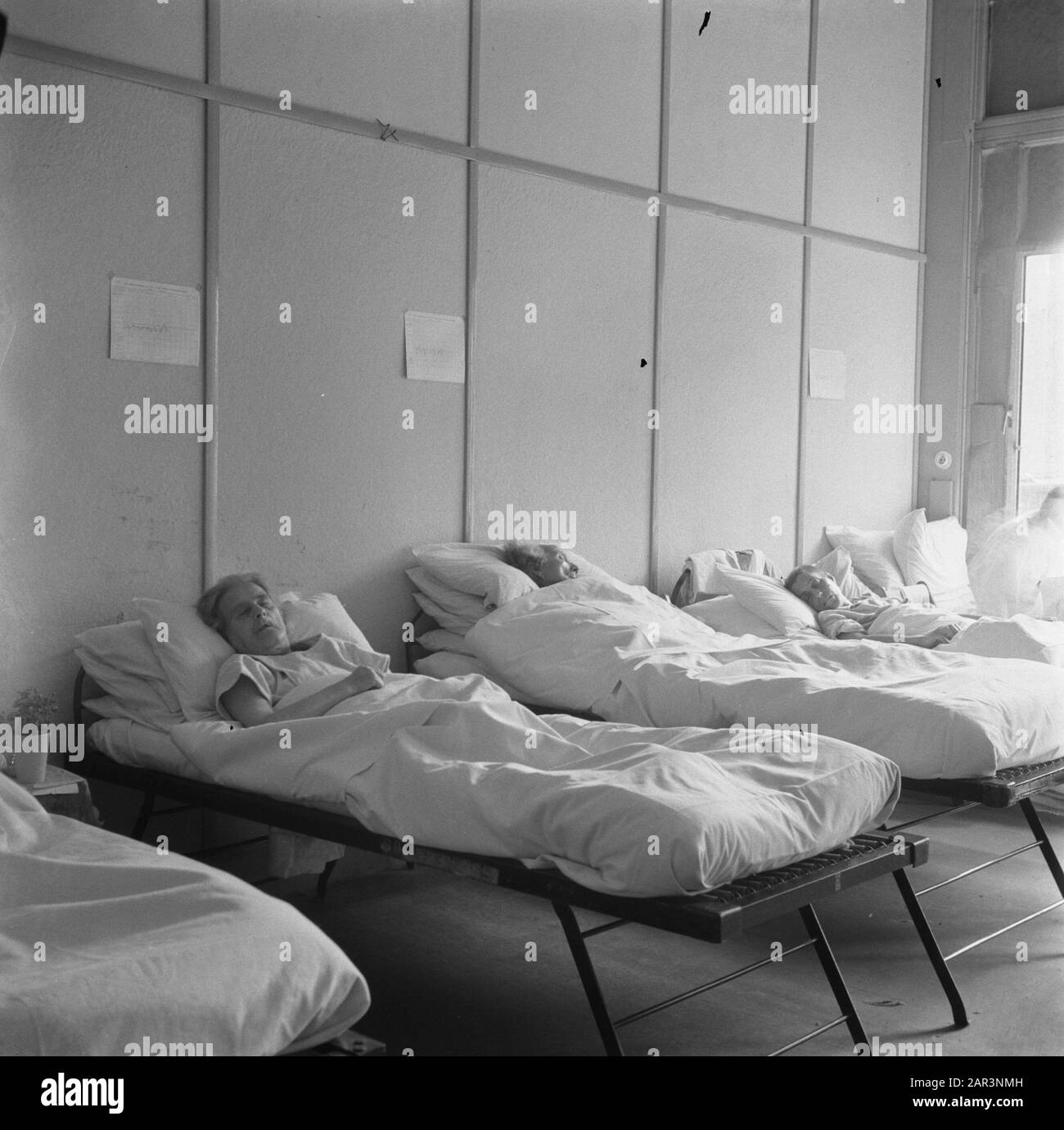 World war soldiers returning 1945 Black and White Stock Photos & Images ...