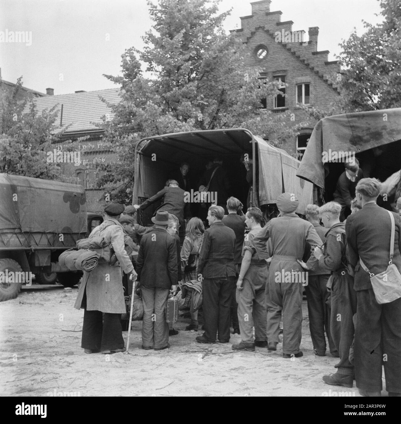 Repatriation Camp Rheine (Germany) [Repatriants with trucks ready] Date:  1945 Location: Germany, Rheine Keywords: repatriation, World War II Stock  Photo - Alamy