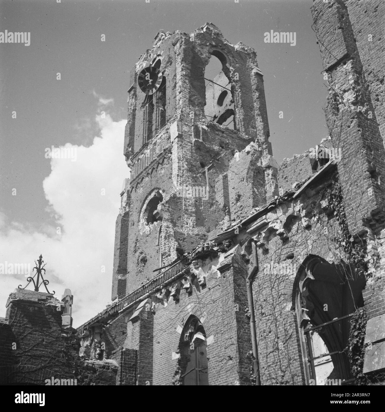 Devastations: Hedel  Vernielingen te Hedel Date: 1945 Location: Hedel Keywords: Second World War, destruction Stock Photo