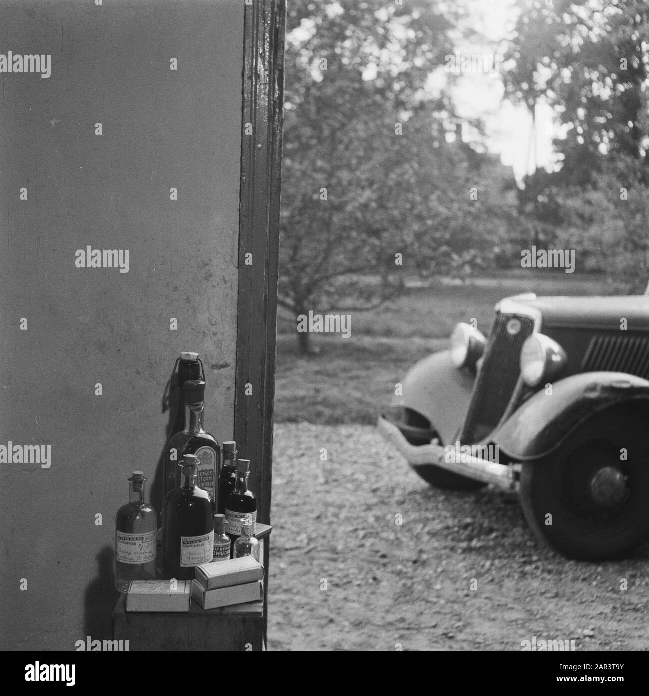 Farmers party in a Drenthe village  Self-made medicine. On the label W. Vasbinder. Gramsbergen Date: 1945 Location: Gramsbergen, Overijssel Keywords: medicine, general practitioners Stock Photo