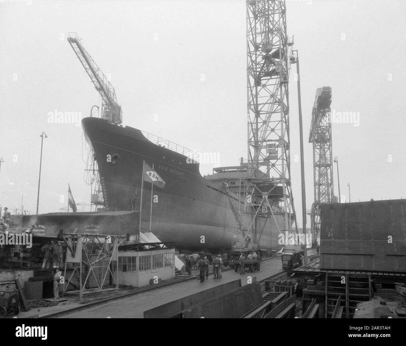Tewaterlating Motor Cargo Boat Van Noort Werf Bolle N At Bolnes Date September 7 1954 Location Bolnes Keywords Laundry Motor Cargo Boats Personal Name Bolle Nv Van Noort Dunes By Anefo