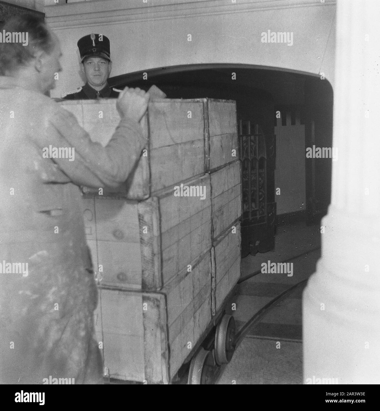 Finance: New money Nederlandsche Bank  Chests are run into a corridor on narrow-gauge track, supervised by a marechaussee Date: 1945 Location: Amsterdam Keywords: banks, finance Stock Photo