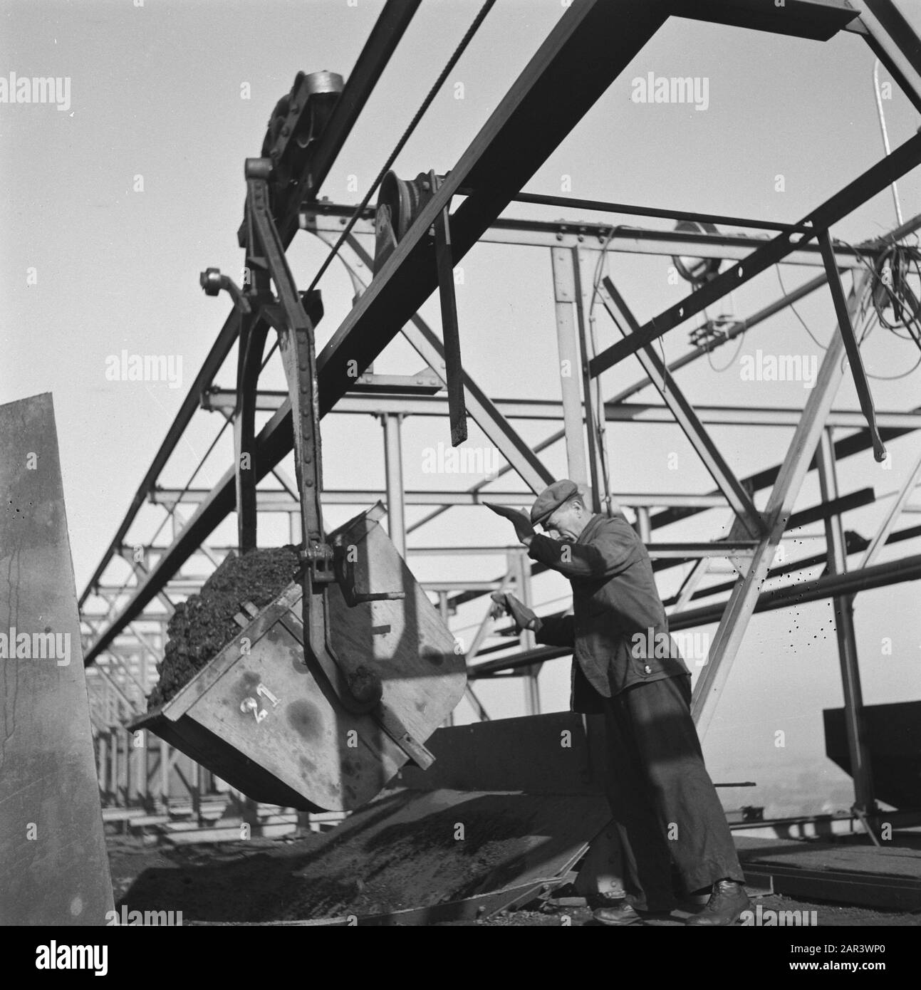 Mines in Limburg Annotation: Probably Oranje-Nassau mine in Heerlen Date: 1945 Location: Heerlen, Limburg Keywords: mining, coal facilities, Second World War  :  Unknown/Anefo Stock Photo
