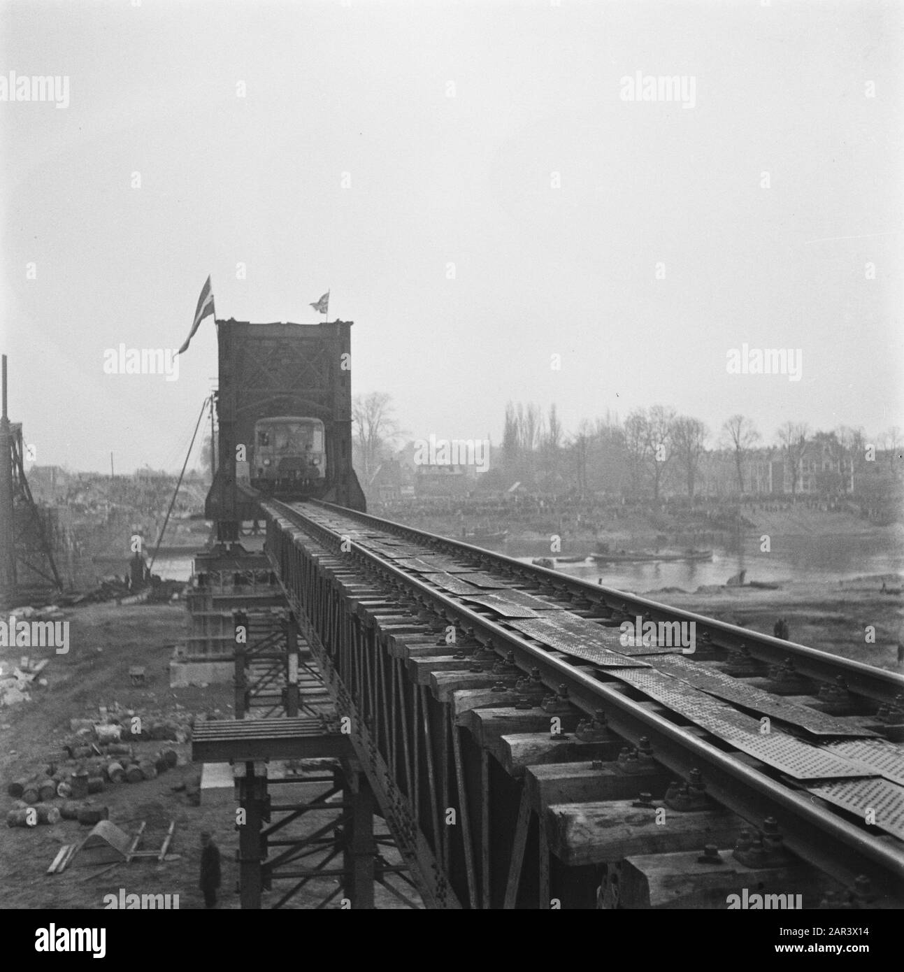 Devonte Bridge Reportage opening bridge deventer hi-res stock photography and images ...