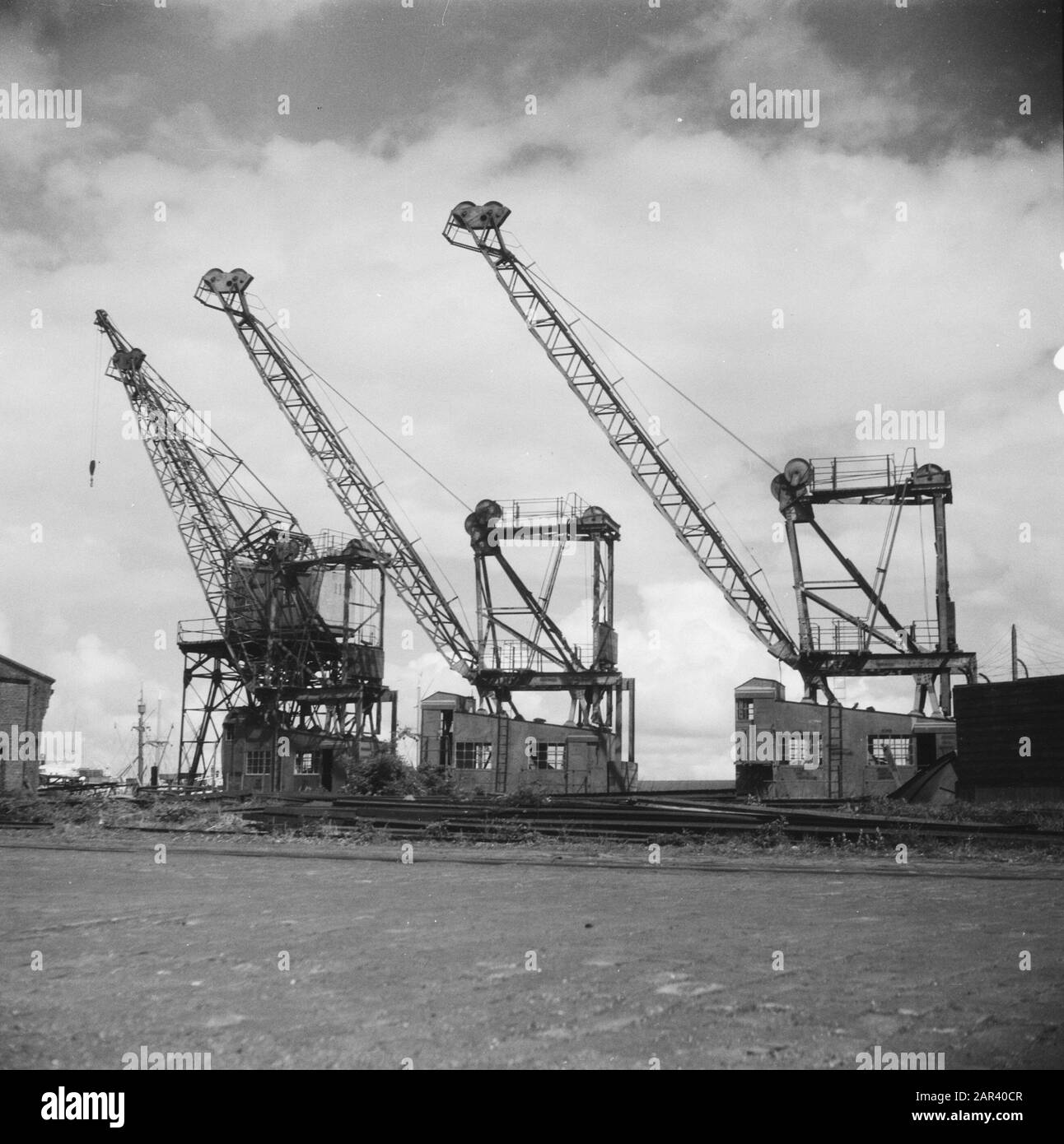 Harbour cranes Black and White Stock Photos & Images - Alamy