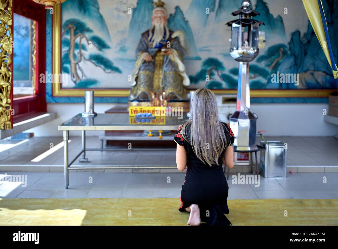 Kneeling newest Thai Buddhist gatekeeper females angels kneeling praying w/ instruments