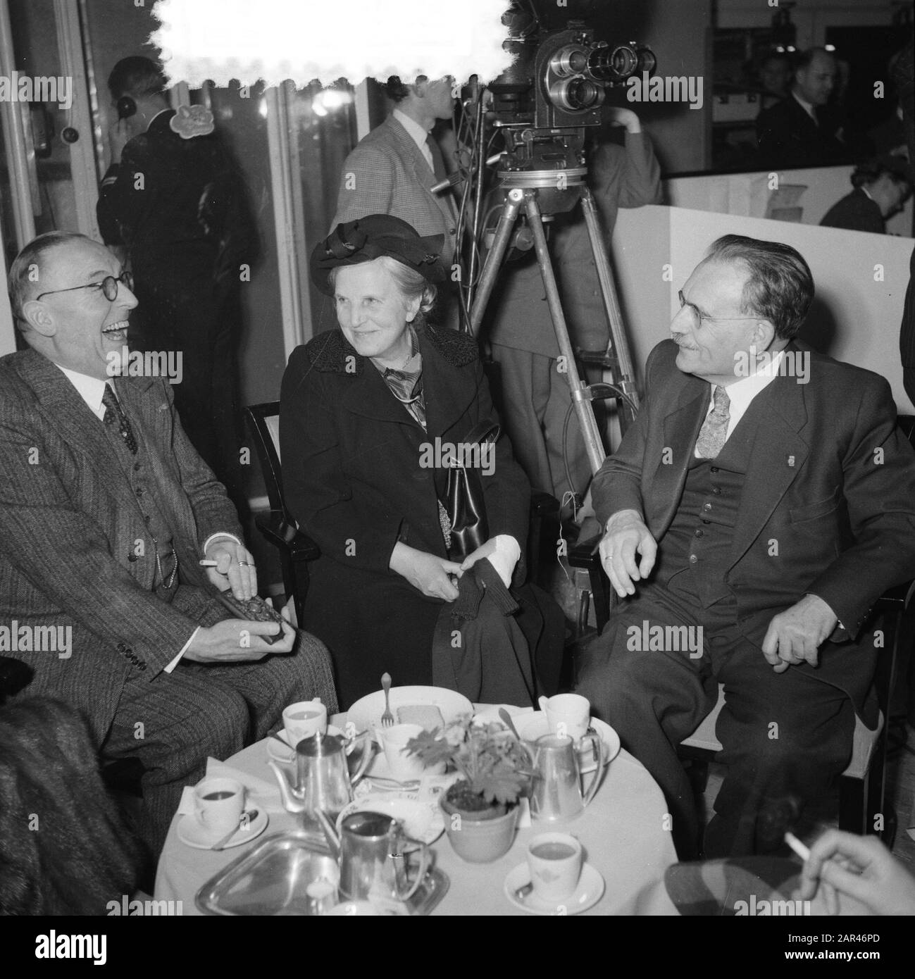 Departure Minister President Drees to America Date: 11 January 1952 Location: America Keywords: DEPARTURE Personname: Drees, Willem Stock Photo