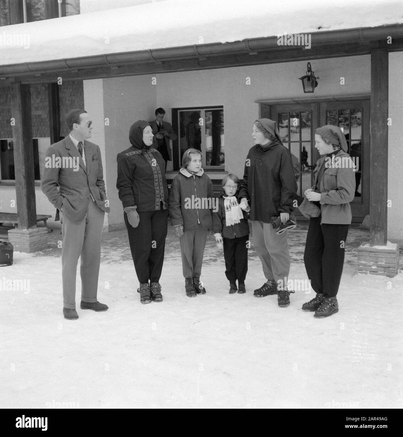 Royal visit to Grindelwald, Royal family poses Date 31 December 1953