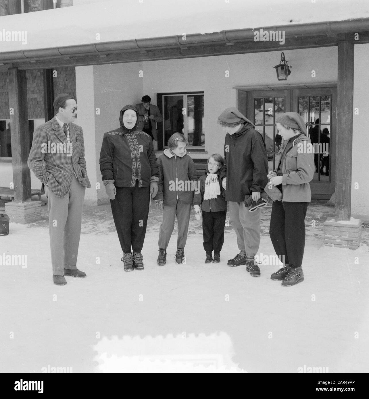 Royal visit to Grindelwald, Royal family poses Date 31 December 1953