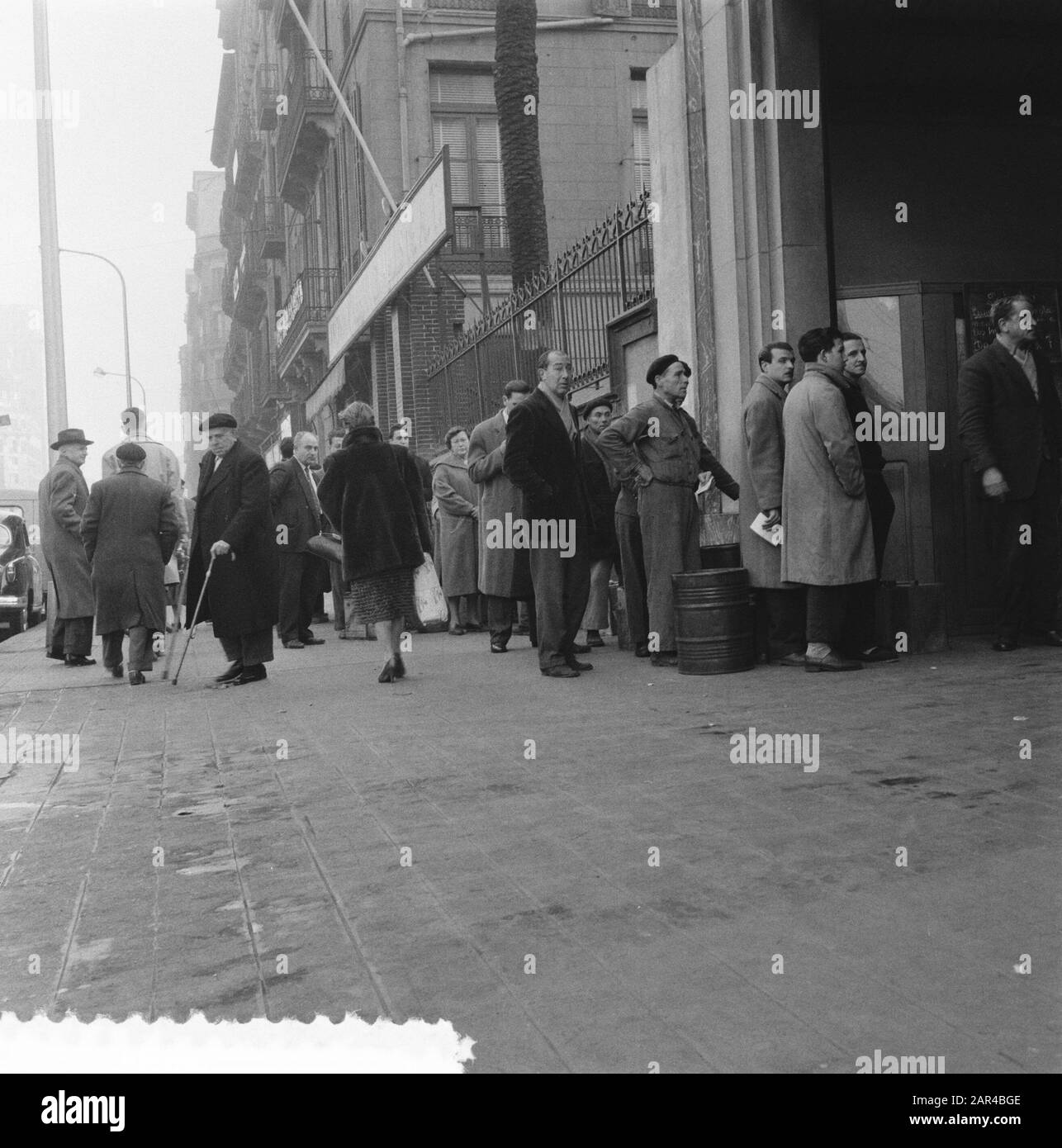 Spanish office workers Black and White Stock Photos & Images - Alamy