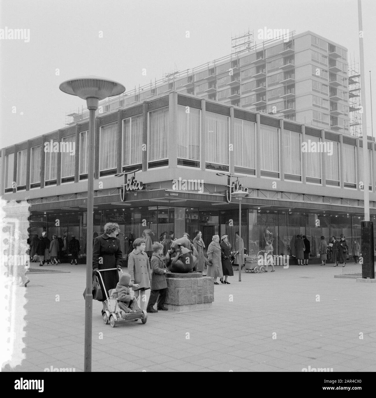 City Views Rotterdam. Lijnbaan Date: 8 May 1957 Location: Rotterdam 