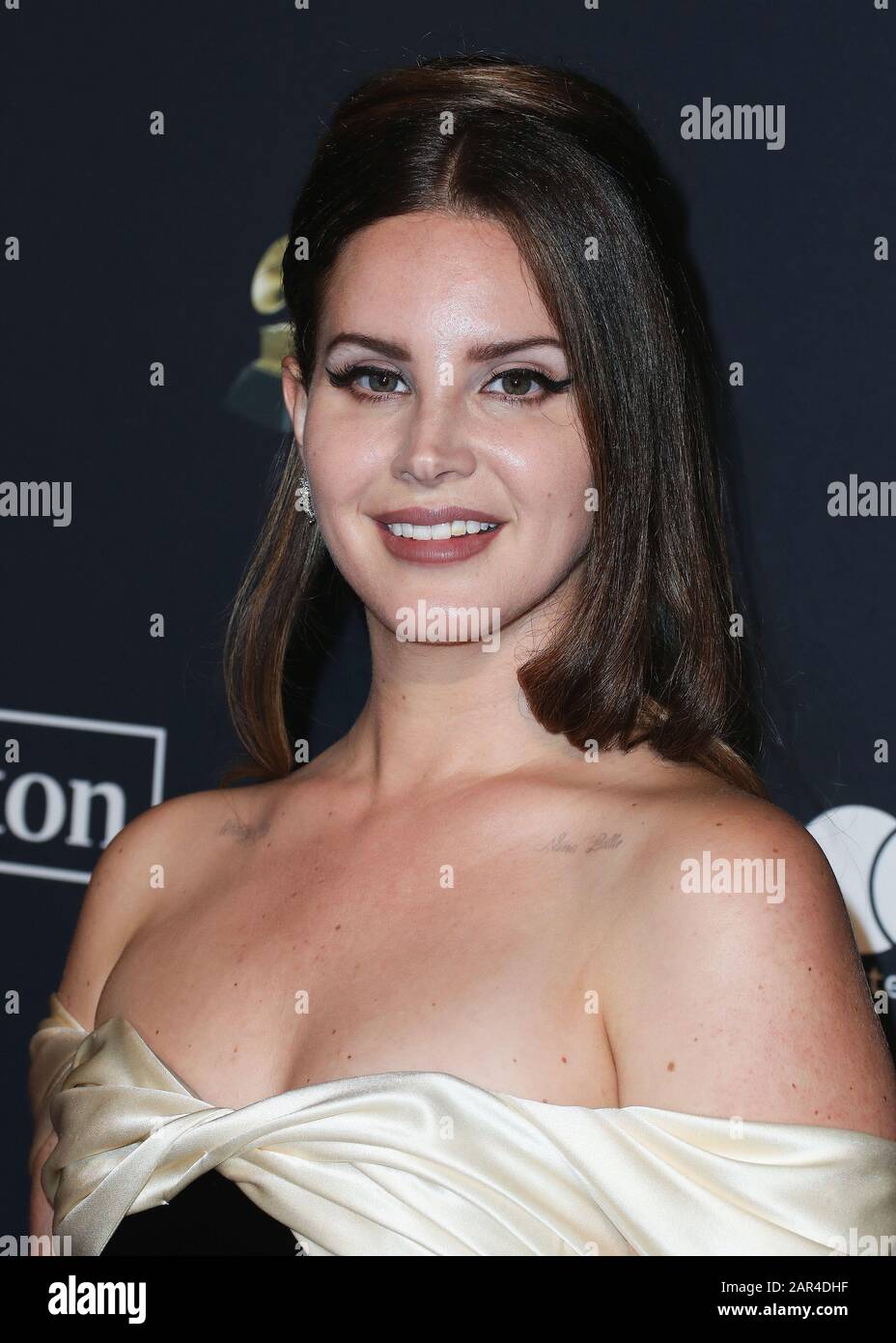 Beverly Hills, United States. 25th Jan, 2020. BEVERLY HILLS, LOS ANGELES, CALIFORNIA, USA - JANUARY 25: Lana Del Rey arrives at The Recording Academy And Clive Davis' 2020 Pre-GRAMMY Gala held at The Beverly Hilton Hotel on January 25, 2020 in Beverly Hills, Los Angeles, California, United States. (Photo by Xavier Collin/Image Press Agency) Credit: Image Press Agency/Alamy Live News Stock Photo