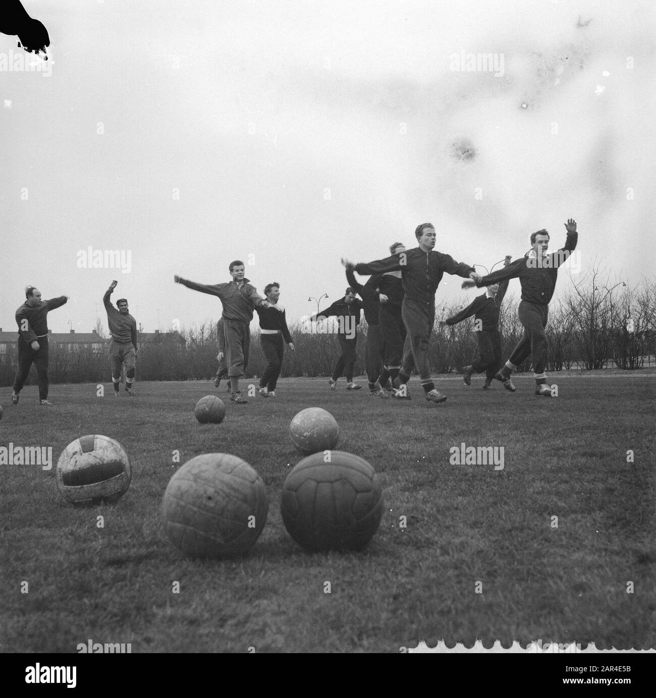 Training of the Dutch team in Den Bosch Date: 18 March 1958 Location: Den Bosch Keywords: sport, football Institution name: Dutch national team Stock Photo