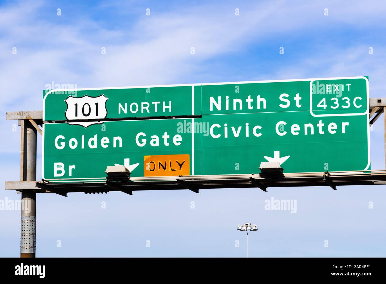 San Francisco road signage providing directions to Highway 101 North