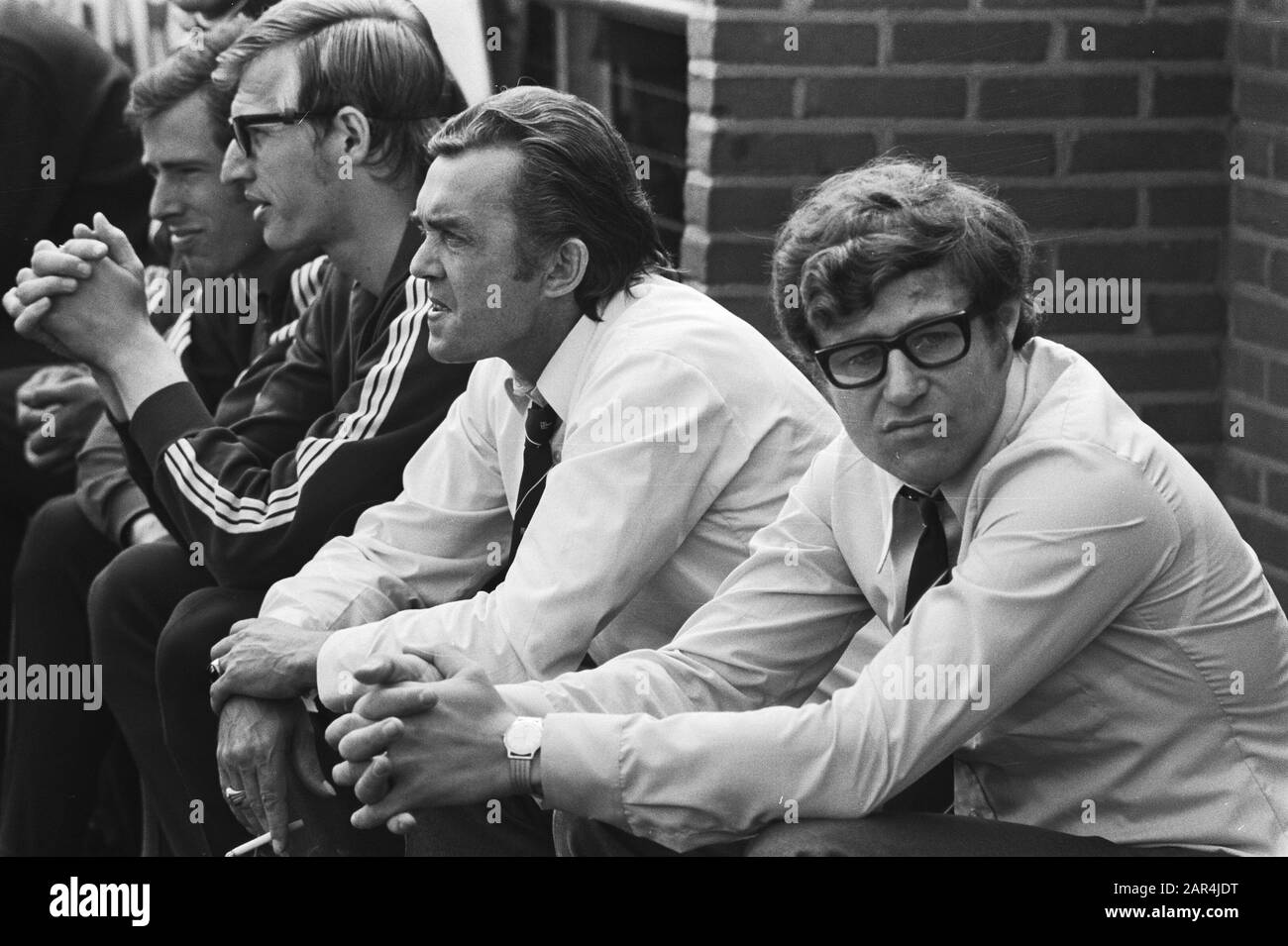 NAC against Feyenoord 1-3  Dug-out of Feyenoord during the match; second of r trainer Ernst Happel Date: 16 May 1971 Location: Breda, Noord-Brabant Keywords: sport, trainers, football, footballers, matches Personal name: Happel, Ernst Institution name: Feyenoord Stock Photo