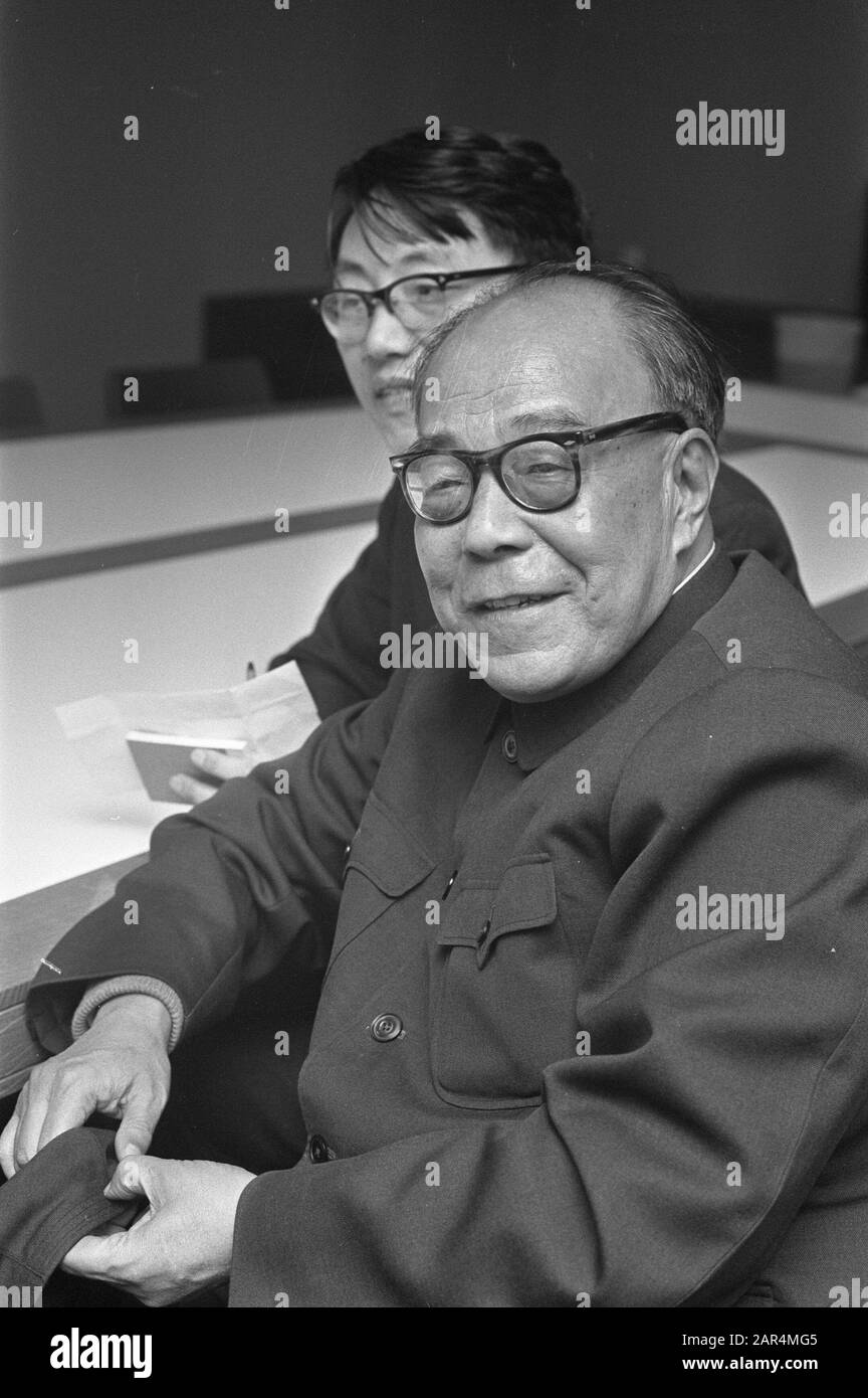 First Ambassador of Chinese People's Republic to the Netherlands arrives at Schiphol, Ambassador Hao Te Ching (kop) Date: November 2, 1972 Location: Noord-Holland, Schiphol Keywords: arrivals, ambassadors Stock Photo