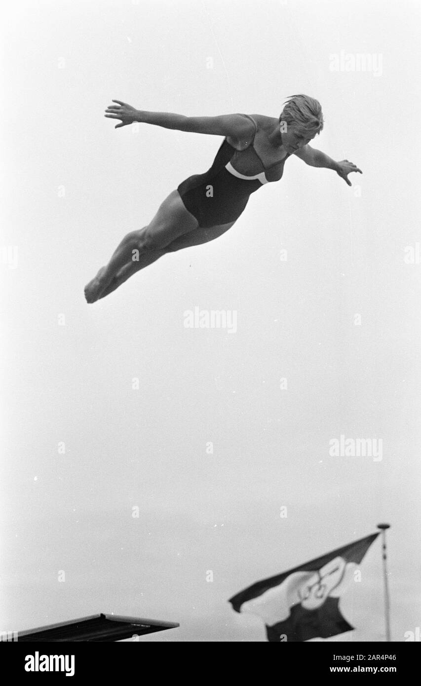 Dutch Swimming Championships 1968  Mariët Dommers, floating after the jump of the diving board Annotation: negative number 16, 18 Eljo Kuiler Date: 1 August 1968 Location: Utrecht (prov.), Utrecht (city) Keywords: championships, jumping person name: Dummers, Mariët Stock Photo