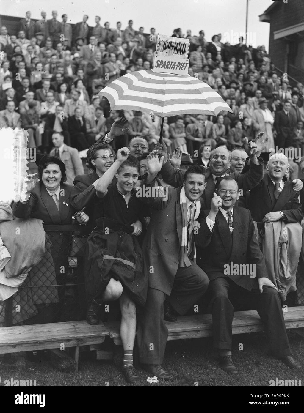 Champion Football. RCH v Sparta 2-2.Pl. public Date: 17 June 1953 Location: Heemstede Keywords: sport, supporters, football Institution name: Sparta Stock Photo