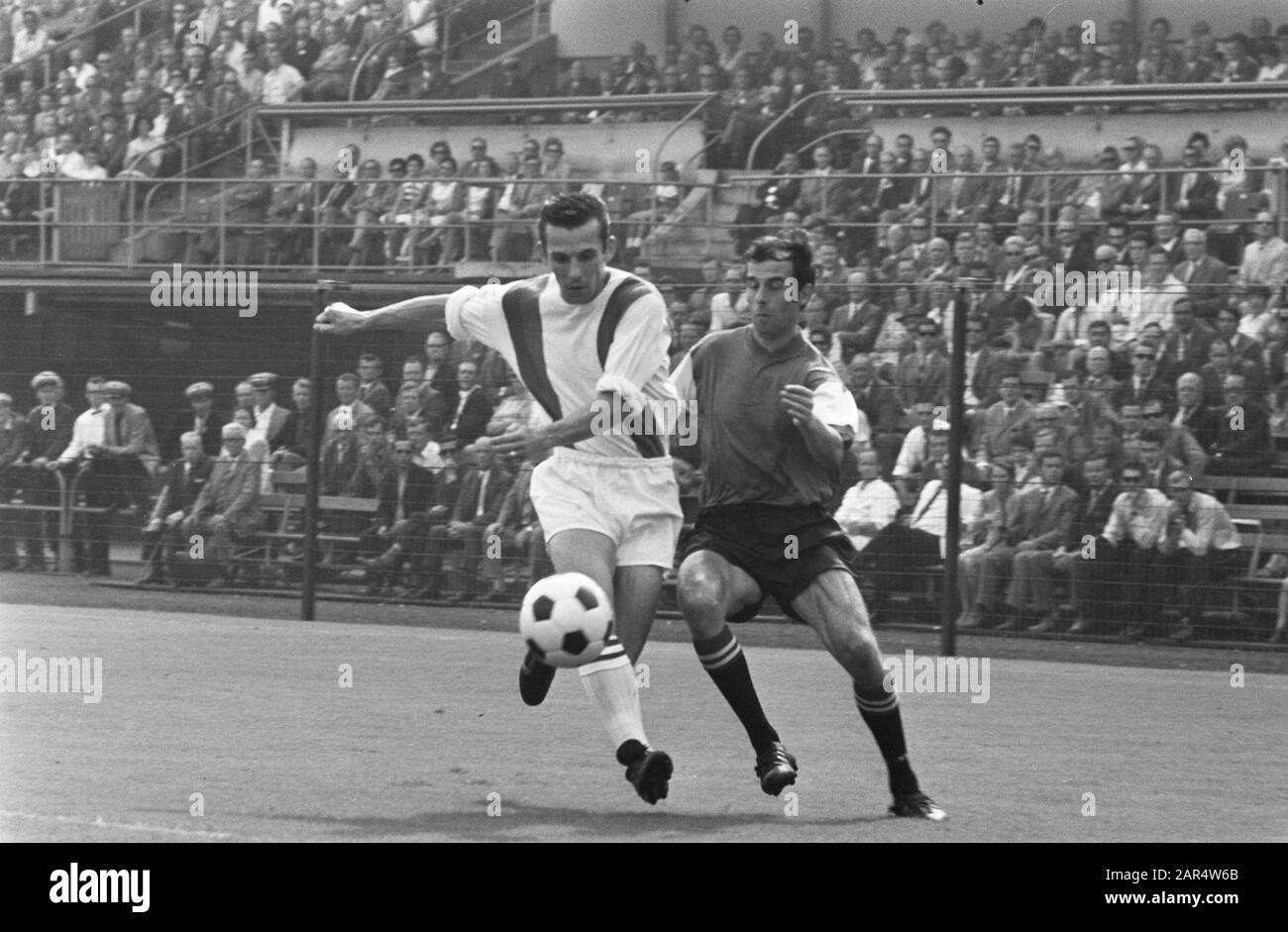Feyenoord vs SVV 6-0, Coen Moulijn (r) en Langhorst, action Date: September 14, 1969 Location: Rotterdam Keywords: sport, football Personname: Moulijn, Coen Institution name: Feyenoord Stock Photo