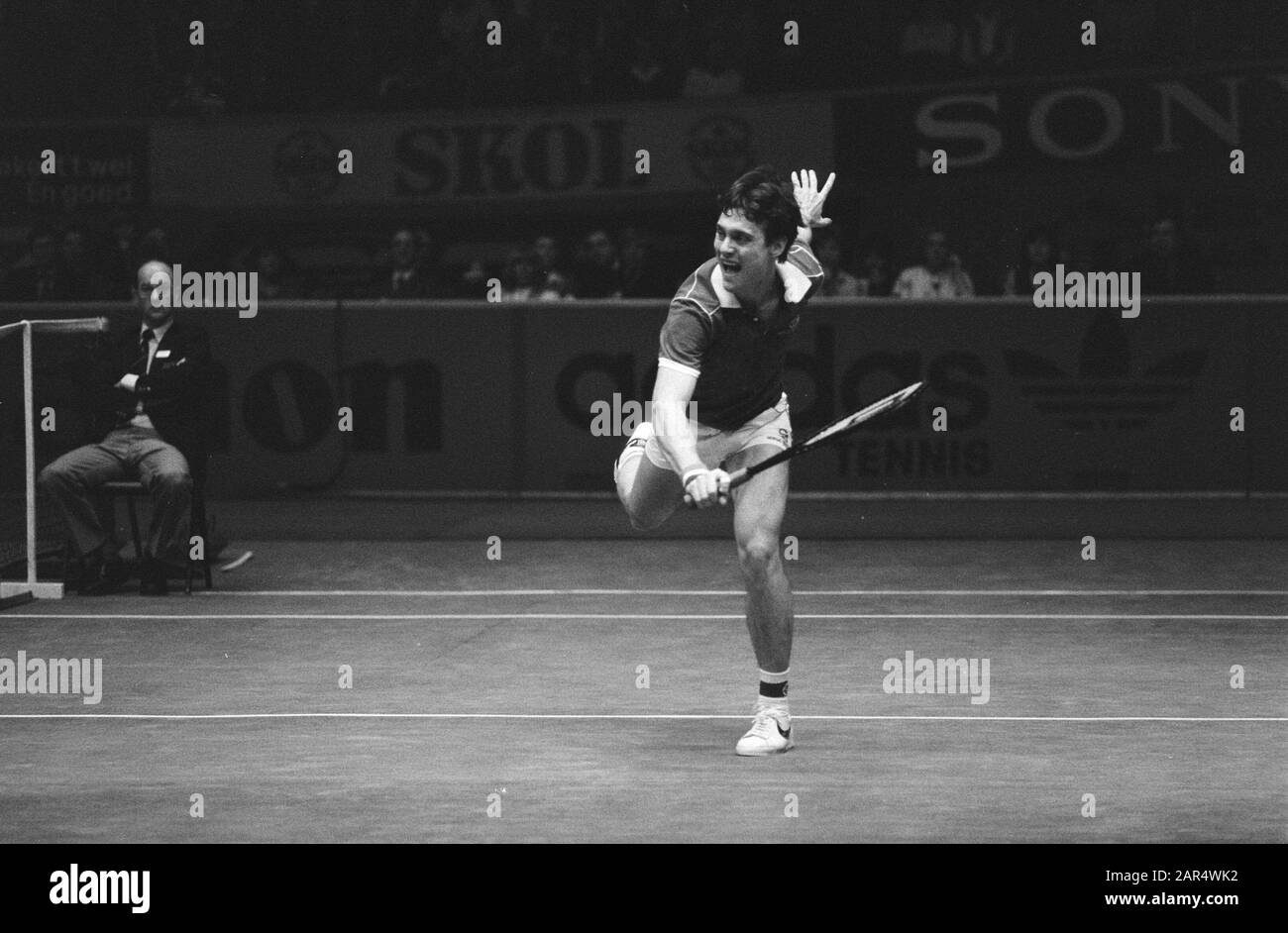 Final world tennis tournament in Ahoy in Rotterdam, Jimmy Connors versus Gene  Mayer. Date: March 22, 1981 Location: Maastricht Keywords: conferences,  hotels Stock Photo - Alamy