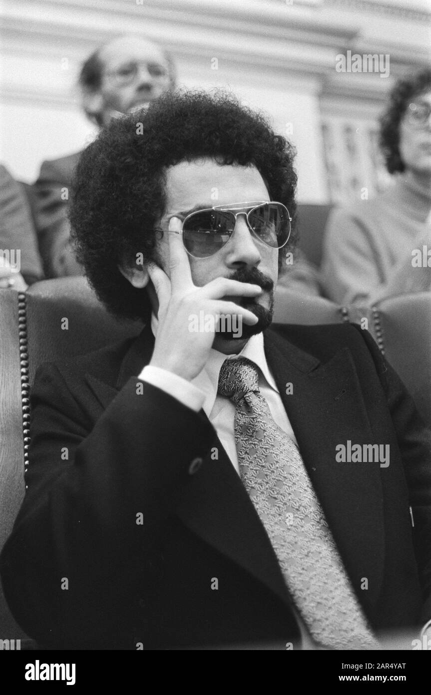 Chamber questions about the construction of corvettes for Indonesia  Fretilin foreman Ramos-Horta with sunglasses in the public gallery of the House Date: March 3, 1977 Location: The Hague, Zuid-Holland Keywords: Fretilin, liberation movements, demonstrations, portraits Personal name: Ramos-Horta, José Manuel Stock Photo