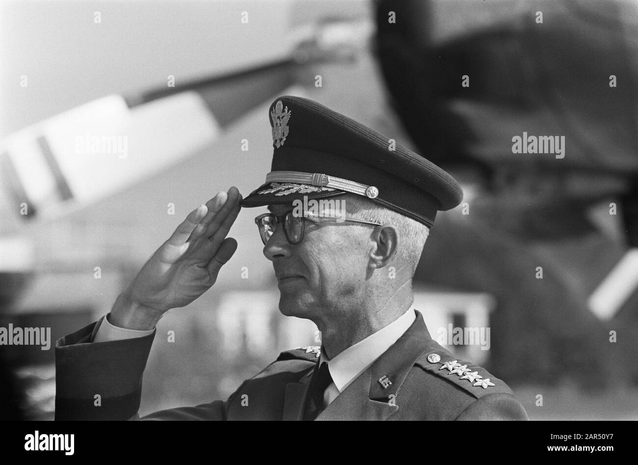 General A. J. Goodpaster, commander in chief of the Allied forces in Europe, arrives at Ypenburg: General Goodpaster, headline Date: 8 September 1969 Location: The Hague, Ypenburg, South -Holland Keywords: generals, commanders in chief Stock Photo