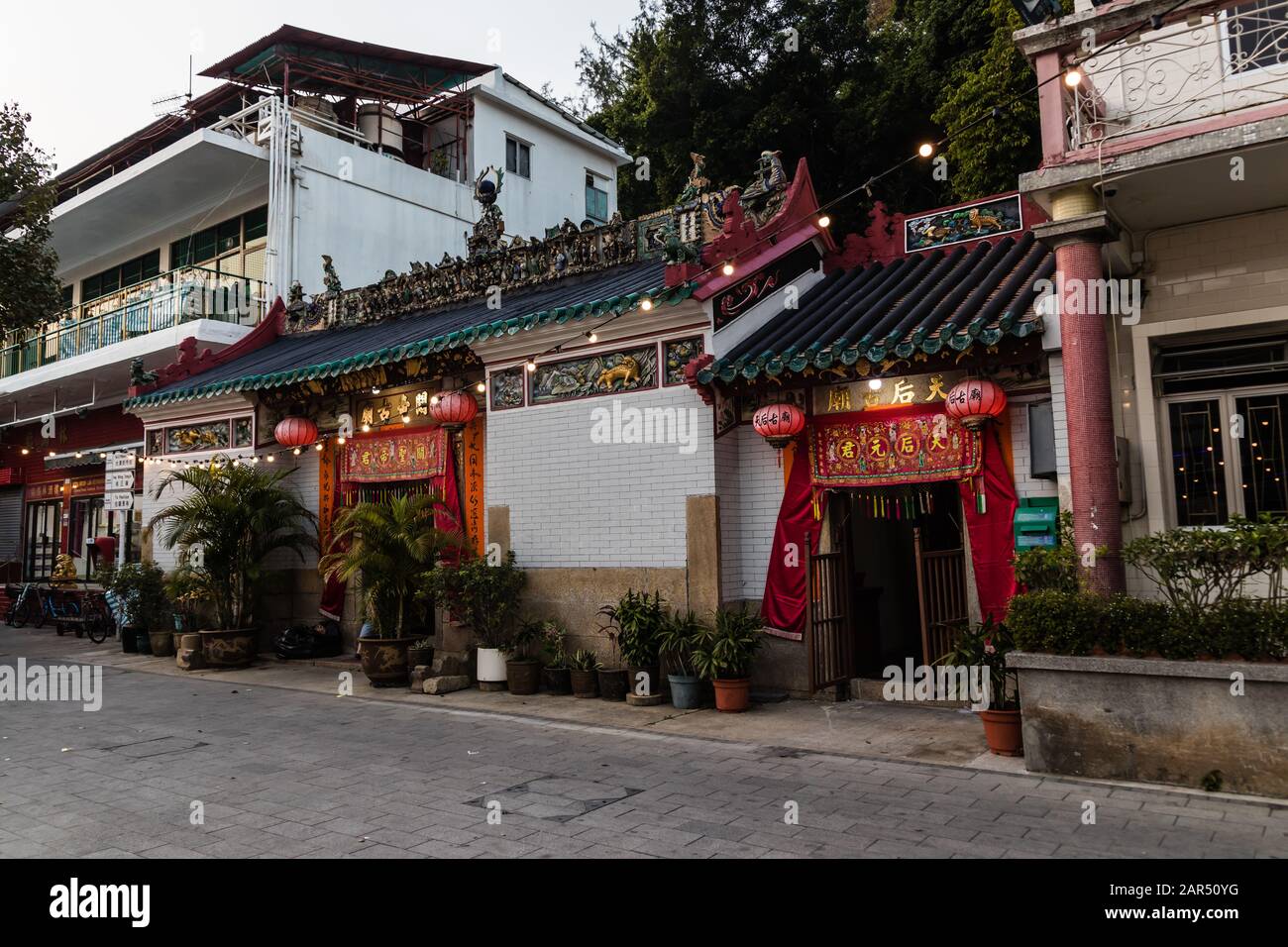 Taoist temple hi-res stock photography and images - Alamy