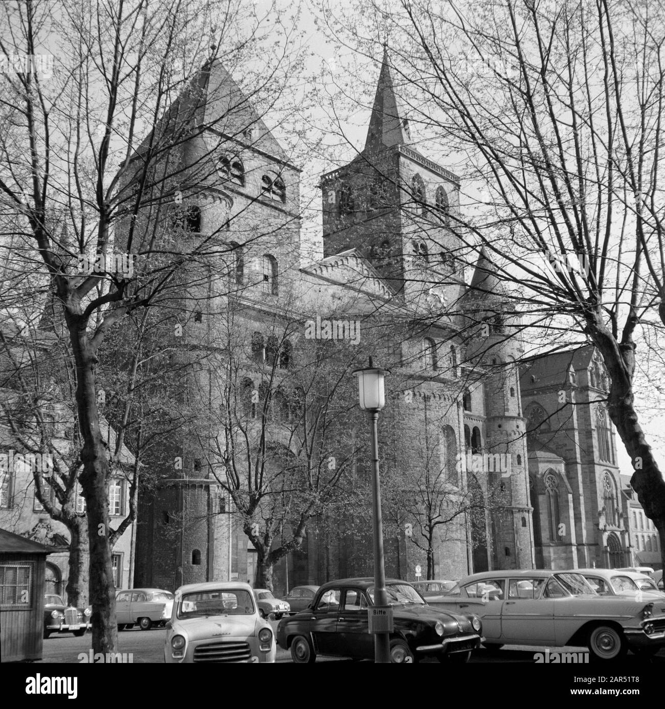 Trier: Sights View of the Cathedral Saint Peter in Trier Date: undated  Location: Germany, Rhineland-Palatinate, Trier, West Germany Keywords:  Sights, cars, cathedrals, street images Stock Photo - Alamy