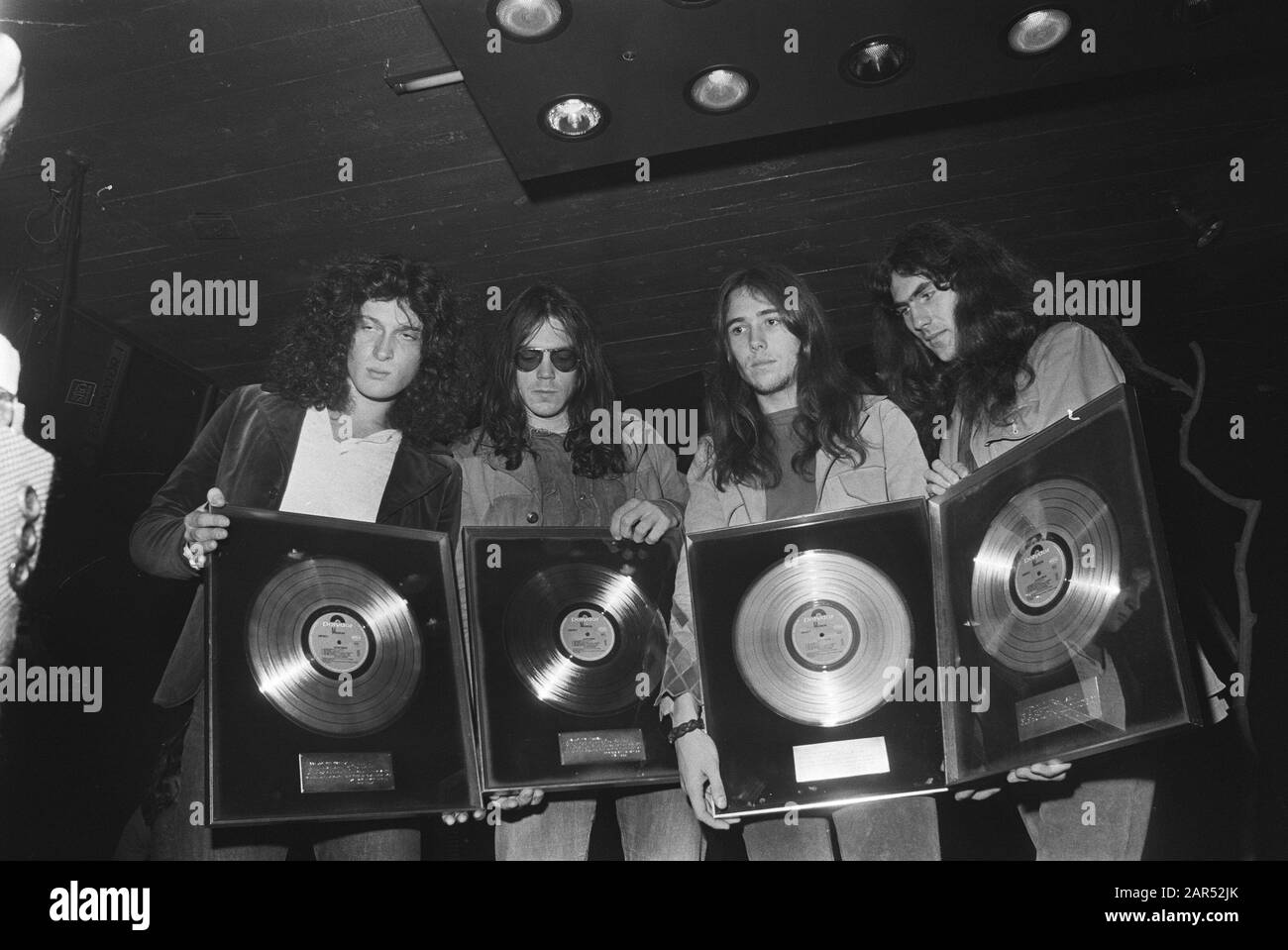 Golden Plates For Golden Earring Awarded In Hilversum Vlnr Barry Hay Rinus Gerritsen George Kooymans Cesar Zuiderwijk Date 19 November 1970 Location Hilversum Keywords Gramophone Records Music Pop Groups Personal Name Gerritsen
