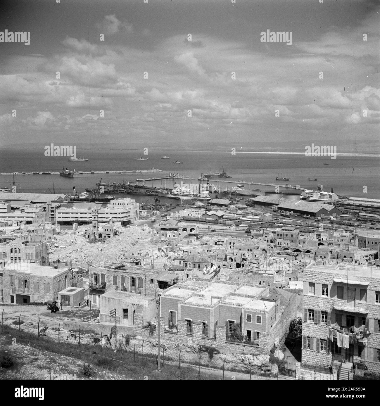 Israel 1948-1949: Haifa  Haifa. City and port: in the middle are visible the devastations resulting from the Battle of Independence Date: 1948 Location: Haifa, Israel Keywords: ports, independence struggle, war damage, panoramas, ruins, ships Stock Photo