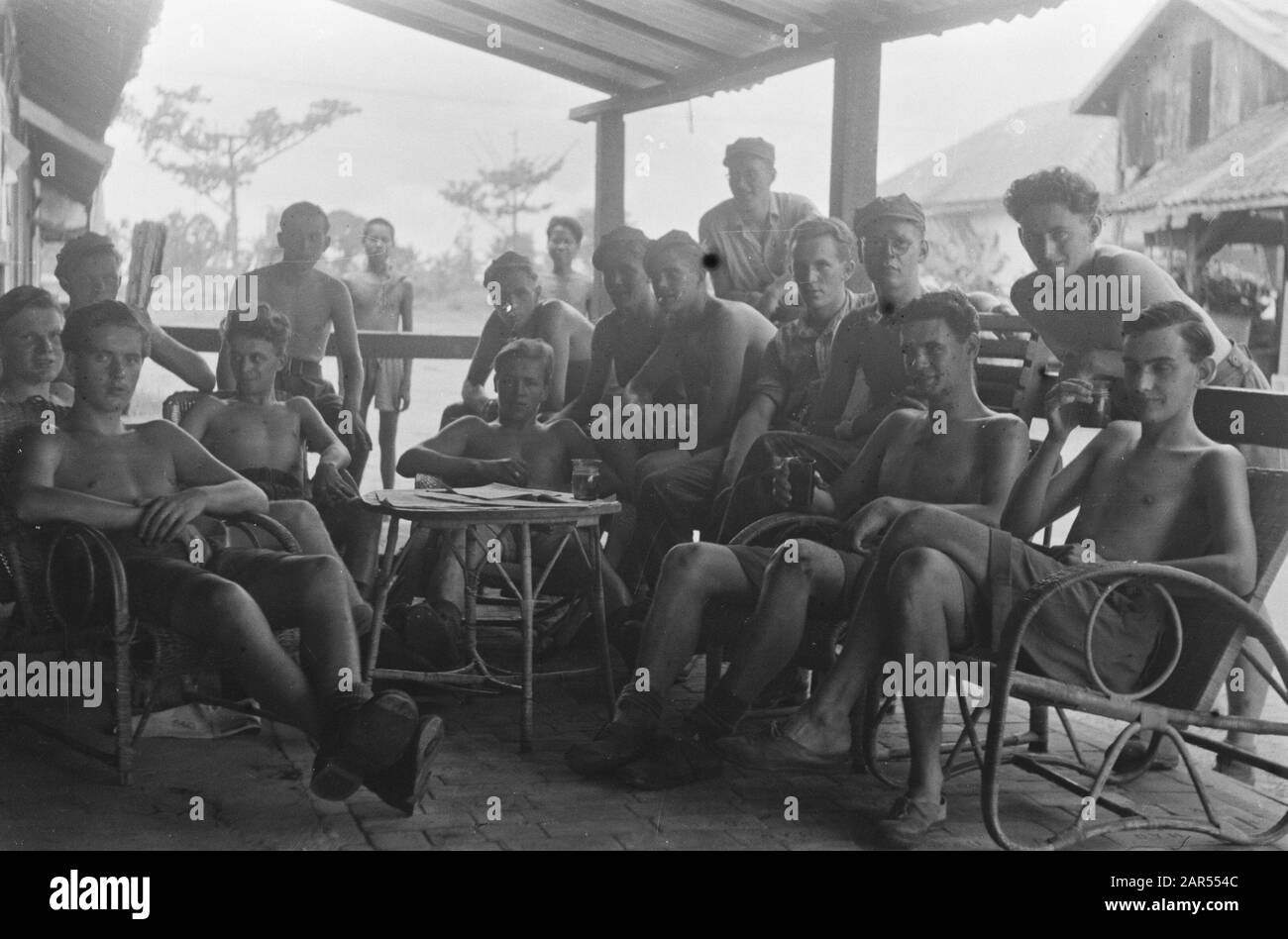 Pladjoe-West Palembangs; 8th Department Field Artillery  Half past eleven, coffee time for the boys of staff 8th Afd. Art. The coffee is good and the cafeteria boss only charges a dime. Date: November 1947 Location: Indonesia, Dutch East Indies, Palembangs, Plaju, Sumatra Stock Photo