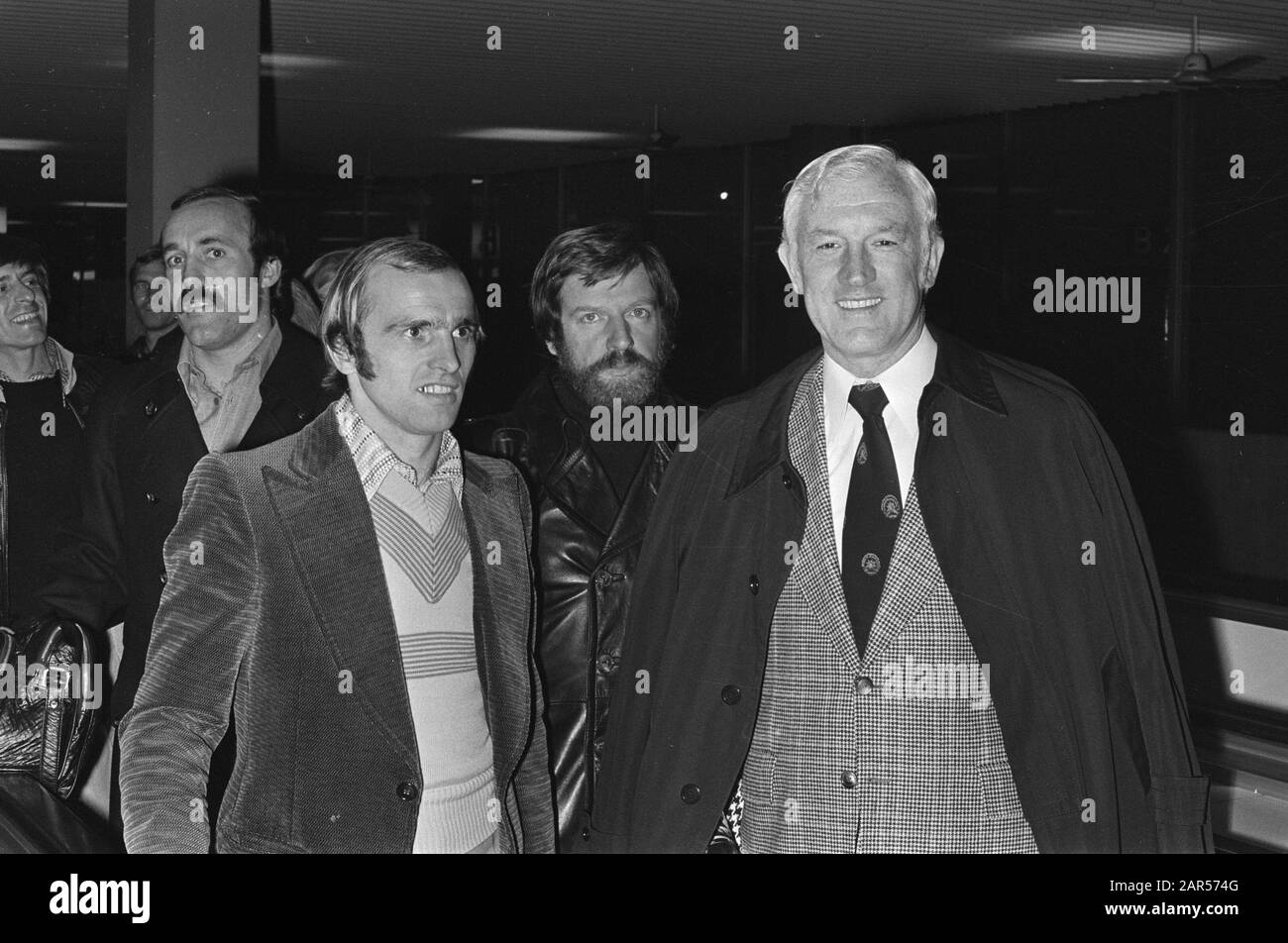 Herta BSC arrived at Schiphol for match against Ajax; top scorer Erich Beer (left) with trainer Kessler Date: November 3, 1975 Keywords: trainers, matches Stock Photo