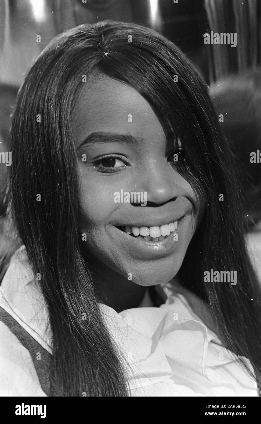 The singer P.P. Arnold performs in the music program Date