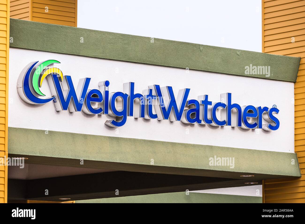 Dec 20, 2019 Sunnyvale / CA / USA - WeightWatchers location in San Francisco Bay; WW International, formerly Weight Watchers International, offers pro Stock Photo