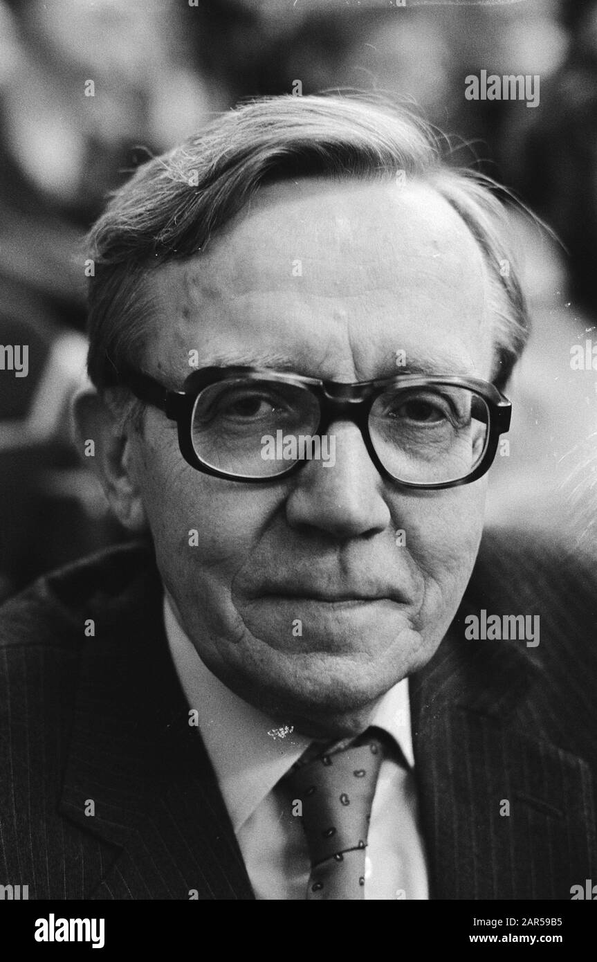 Protest meeting for the preservation of the hospital and the first heart aid on the Wilhelmina Gasthuis-site  Professor of Cardiology Professor Dürer Date: 4 January 1983 Location: Amsterdam, Noord-Holland Keywords: doctors, portraits Personal name: Prof. Durer Stock Photo