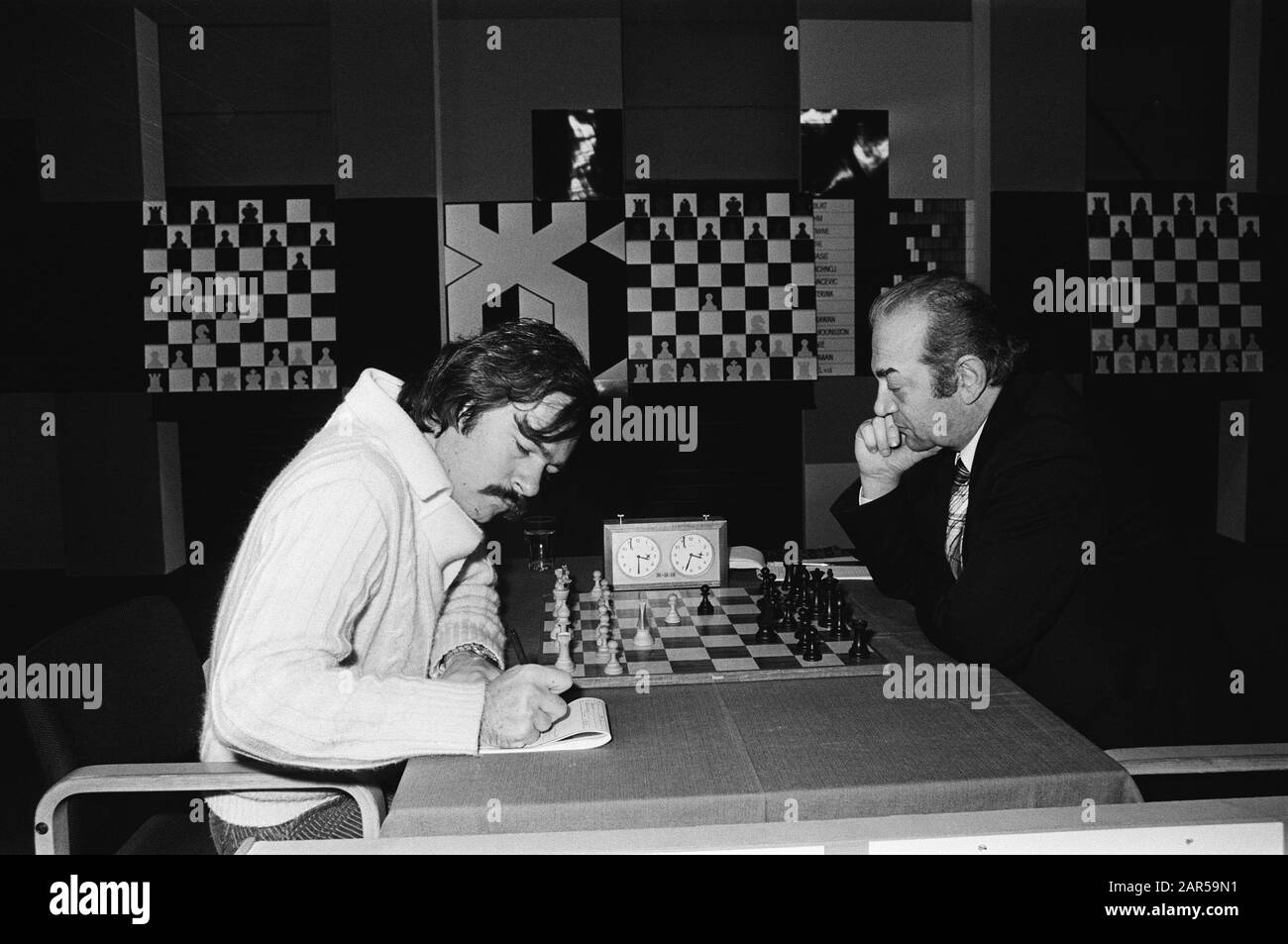 Tenth Interpolis Chess Tournament in Tilburg; A. Karpov (l) against V.  Korchnoi (r), October 21, 1986, chess, tournaments, The Netherlands, 20th  century press agency photo, news to remember, documentary, historic  photography 1945-1990