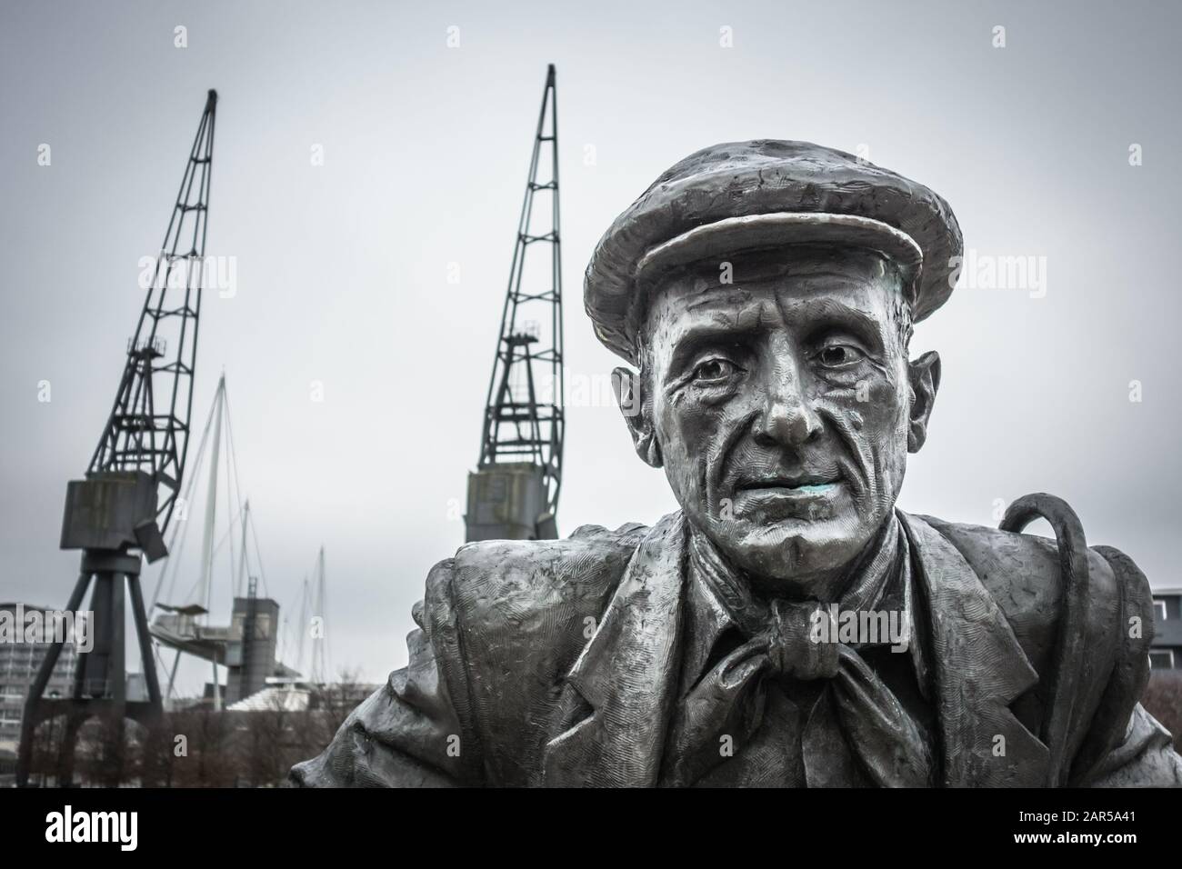 'Landed' bronze sculpture by Les Johnson next to London's Royal