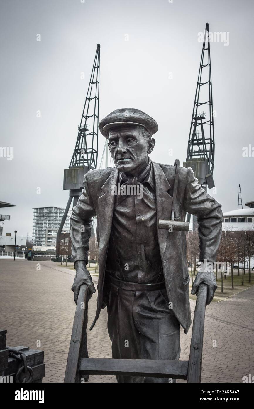 'Landed' bronze sculpture by Les Johnson next to London's Royal