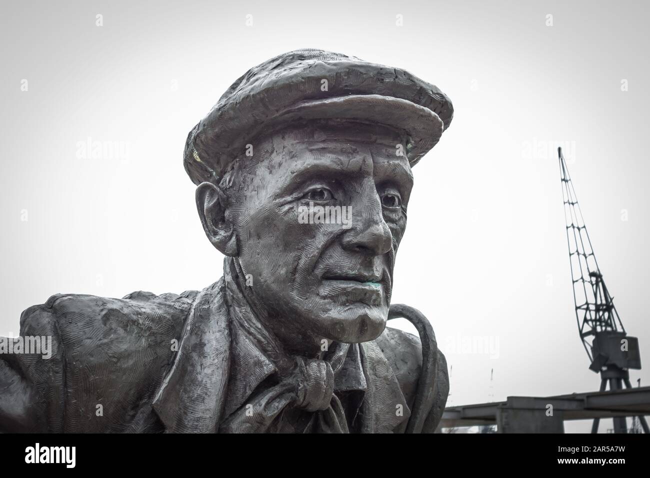 'Landed' bronze sculpture by Les Johnson next to London's Royal