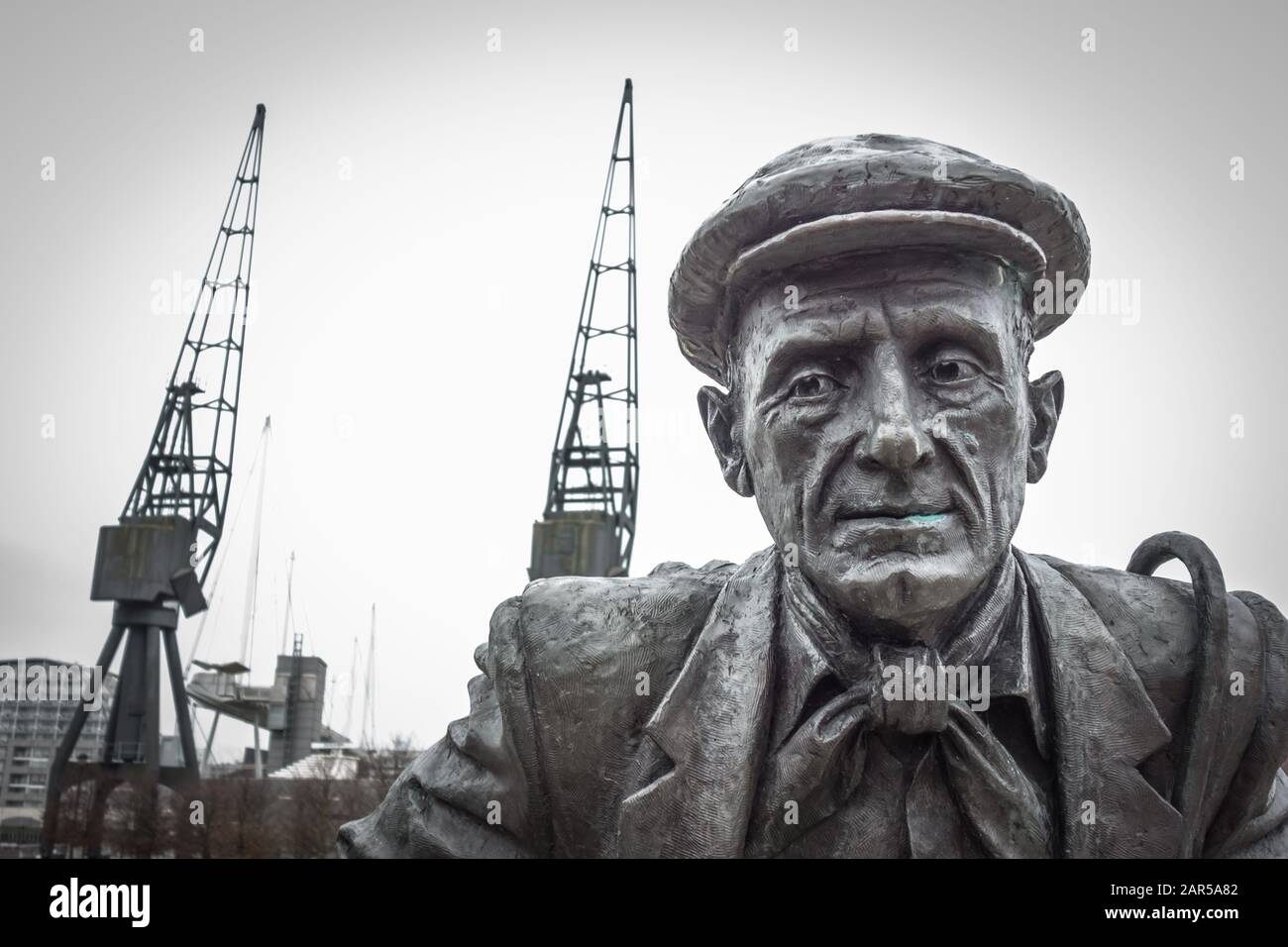 'Landed' bronze sculpture by Les Johnson next to London's Royal