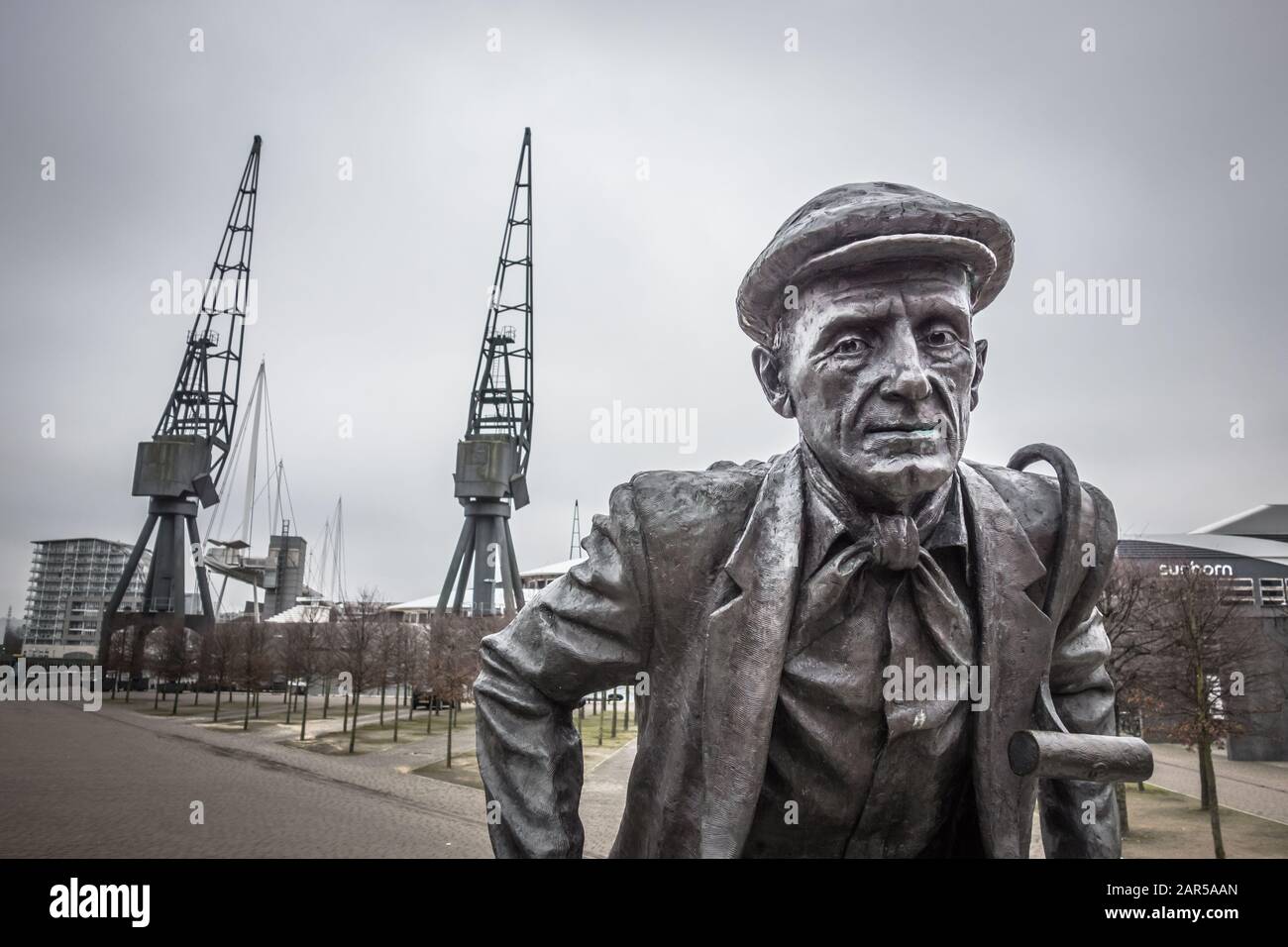 'Landed' bronze sculpture by Les Johnson next to London's Royal