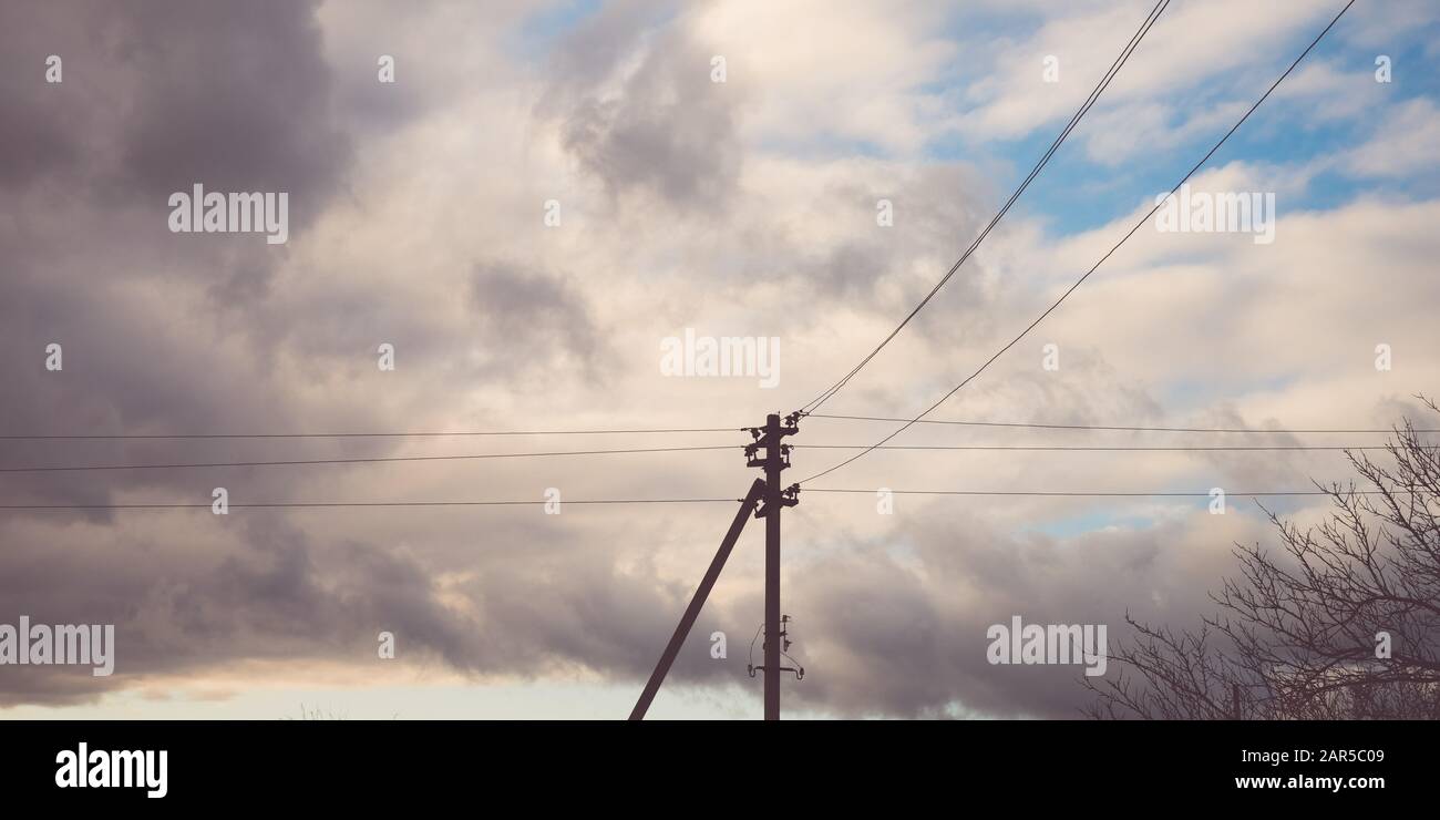 Electric transmission tower triangle hi-res stock photography and ...