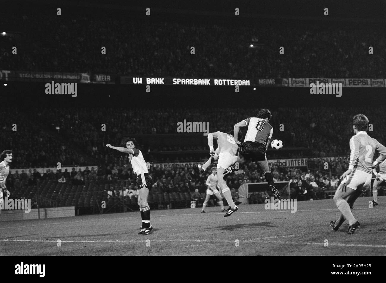 Feyenoord against Radnicki Nis 1-0 UEFA-cup. Jan van Deinsen (l