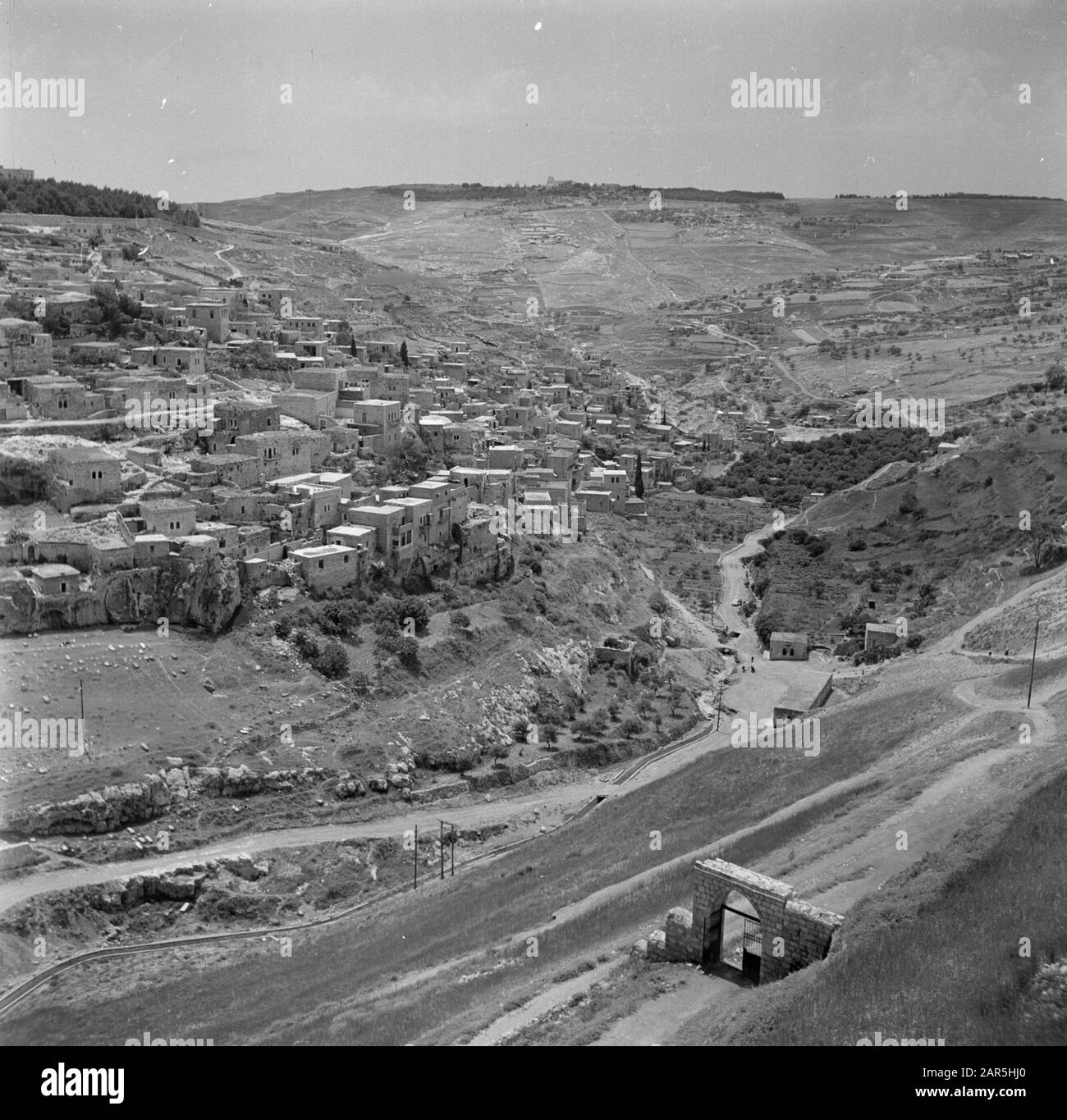 Israel 1948-1949  Jezruzalem. View of the Kedrondal with part of the village of Silwan, ancient Siloan, with right in the foreground the source of the Blessed Virgin Date: 1948 Location: Israel, Jerusalem, Kedrondal, Siloan, Silwan Keywords: villages, hills, landscapes, valleys, water sources Personal name: Mary Stock Photo