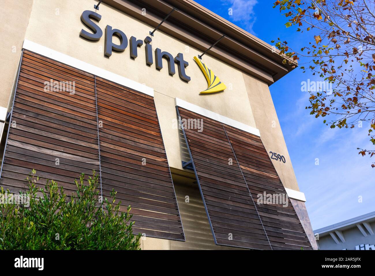 Jan 24, 2020 Mountain View / CA / USA - Sprint store facade; Sprint Corporation is an American telecommunications company that provides wireless servi Stock Photo