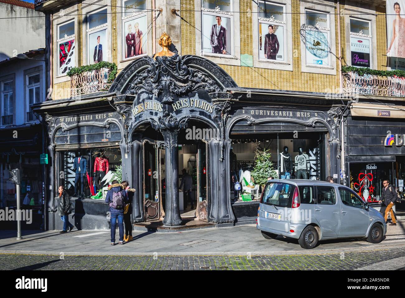 Frontage of old Reis & Filhos store on Rua de 31 de Janeiro (January 31 Street) in Santo Ildefonso civil parish of Porto city in Portugal Stock Photo