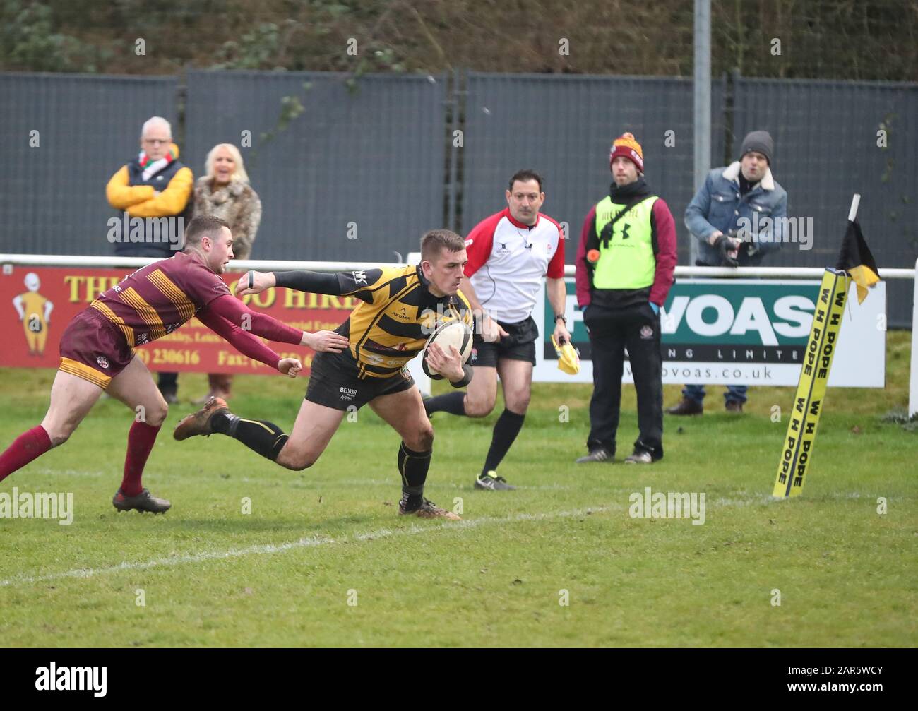 25.01.2020, Hinckley, Leicester, England. Rugby Union, Hinckley rfc v Sedgley Park rfc.   Callum Dacey starts the Hinckley scoring rout in the second half going over over in the 47t minute of the RFU National League 2 North (NL2N) game played at the Leicester  Road Stadium. Stock Photo