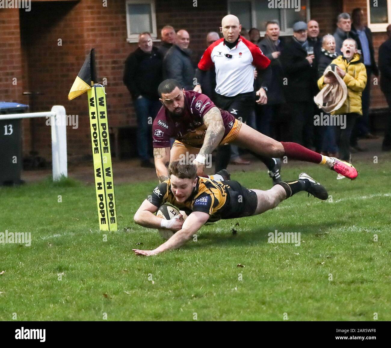 25.01.2020, Hinckley, Leicester, England. Rugby Union, Hinckley rfc v Sedgley Park rfc.    Rory Vowles scores a try for Hinckley in the 60th minute of       the RFU National League 2 North (NL2N) game played at the Leicester  Road Stadium. Stock Photo