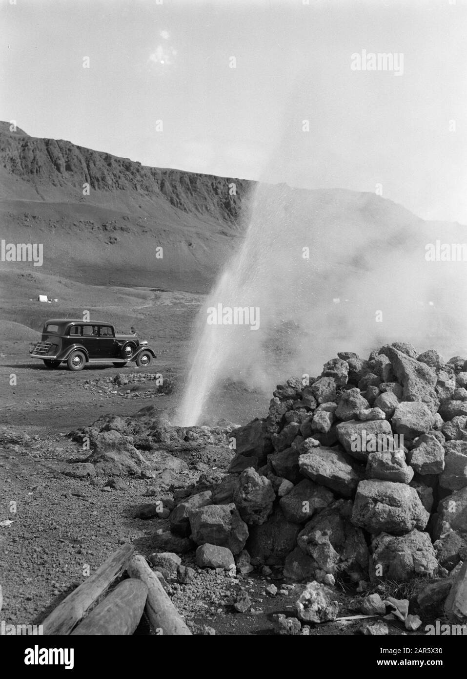 Geyser hot water iceland Black and White Stock Photos & Images - Alamy