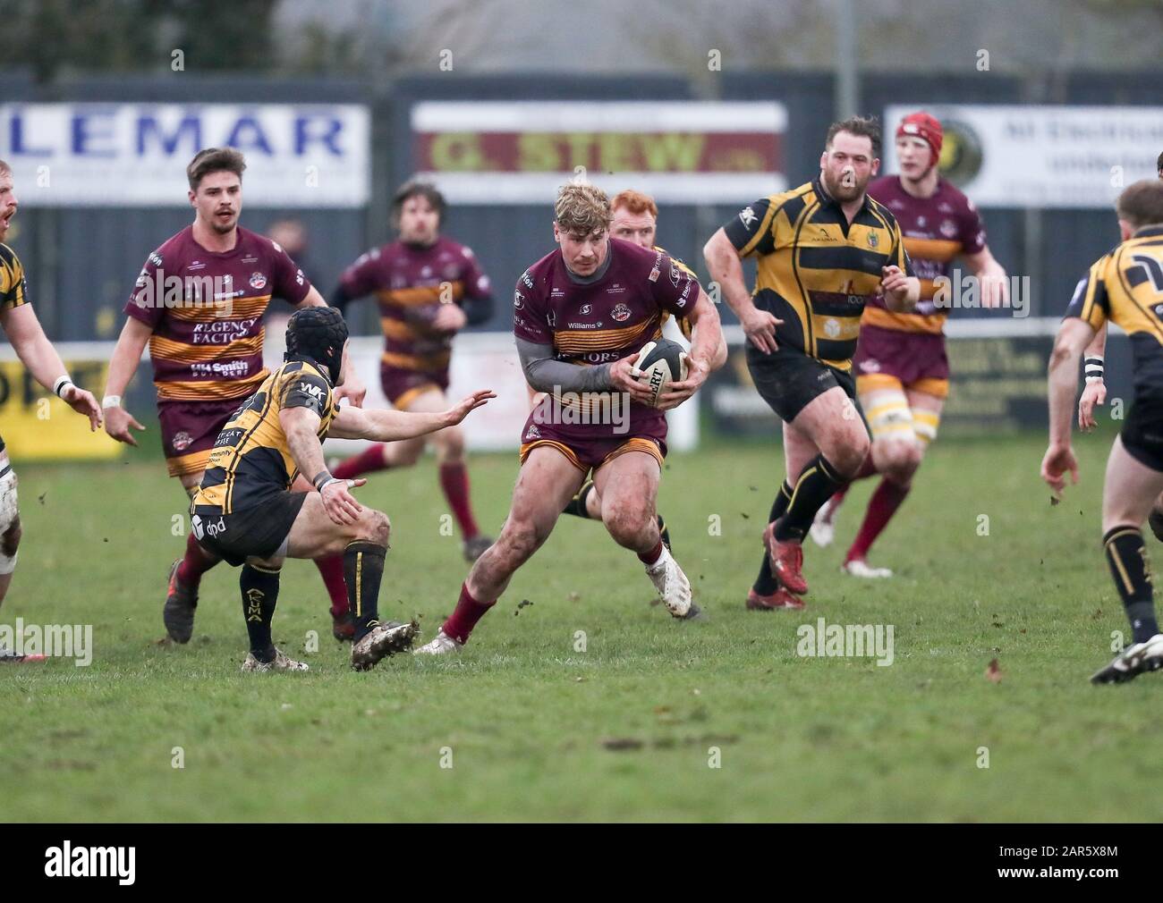 25.01.2020, Hinckley, Leicester, England. Rugby Union, Hinckley rfc v Sedgley Park rfc.   Tom Ailes on the charge Sedgley Park during the RFU National League 2 North (NL2N) game played at the Leicester  Road Stadium. Stock Photo